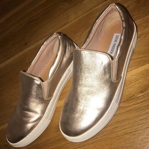 STEVE MADDEN gold slip-ons